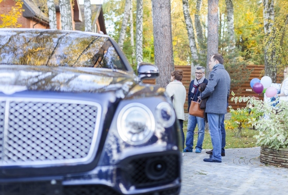КП ВИЛЛА-НАТУРЕ новый коттеджный поселок на Рублевке любит автомобили Бентли VILLA-NATURE роскошные дома со вкусом природы!